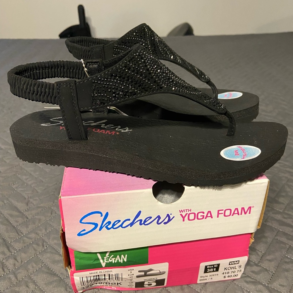 Skechers yoga foam sandals, size 5